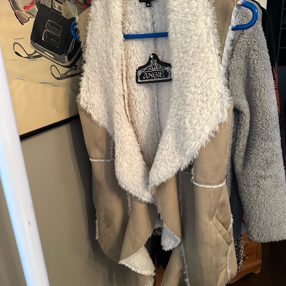 Angie Cream Faux Fur vest - Picture 1 of 3